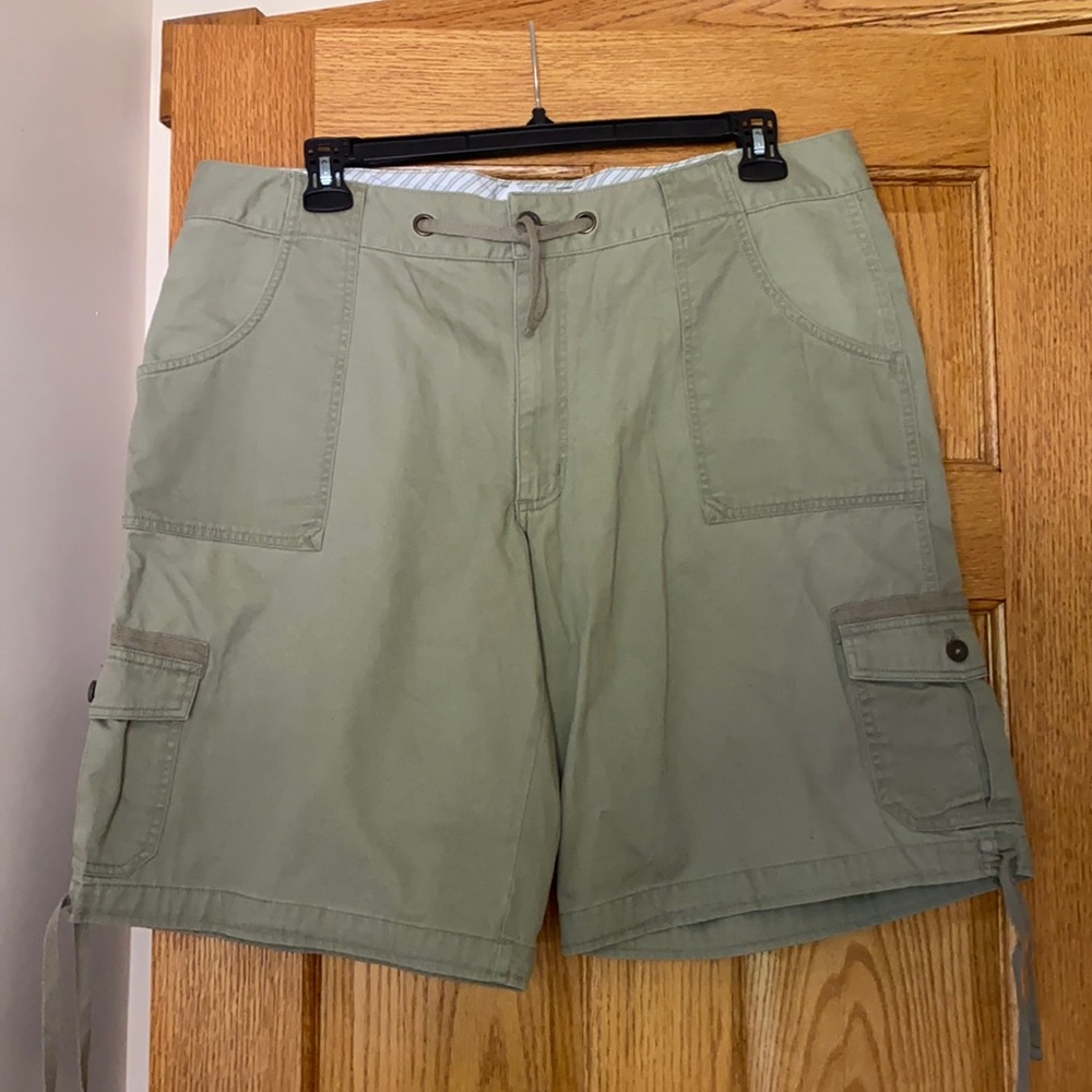 Women’s Carhartt utility shorts
